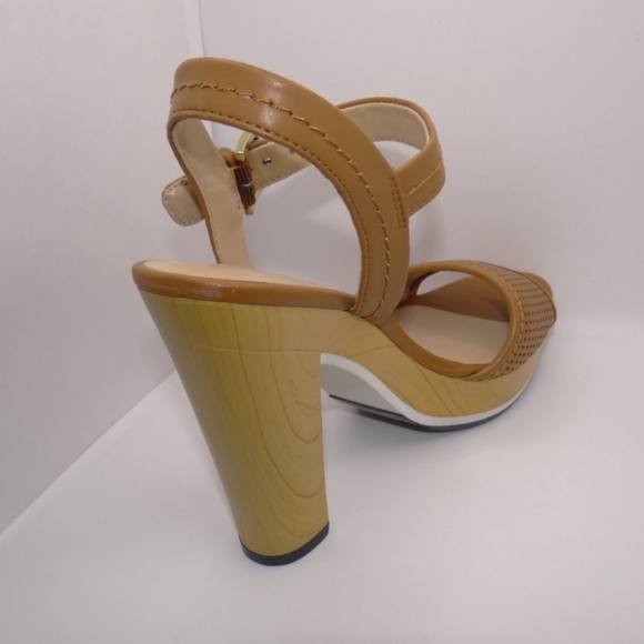⭐HP⭐🆕Tommy Hilfiger Women's Weslee Heeled Sandals SIZE 10 M - Picture 3 of 4